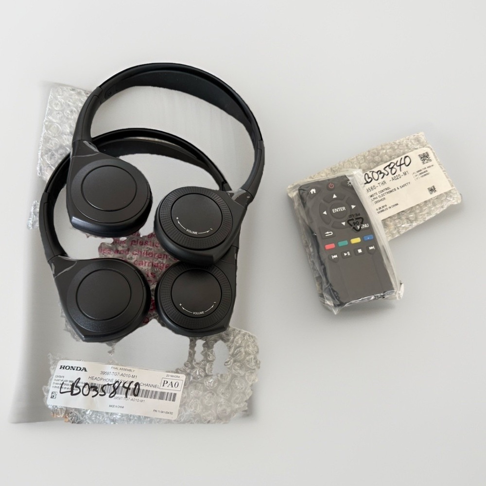 2018-2021 Honda Odyssey Touring Ceiling  Wireless Headphones (2) & Remote NEW